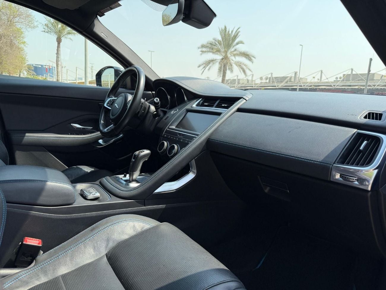 جاكوار E Pace R-DYNAMIC SE P250 جاكوار إي بيس 2018، خليجية، قطعت 90,000 كم، بدون حوادث، مفتاحان