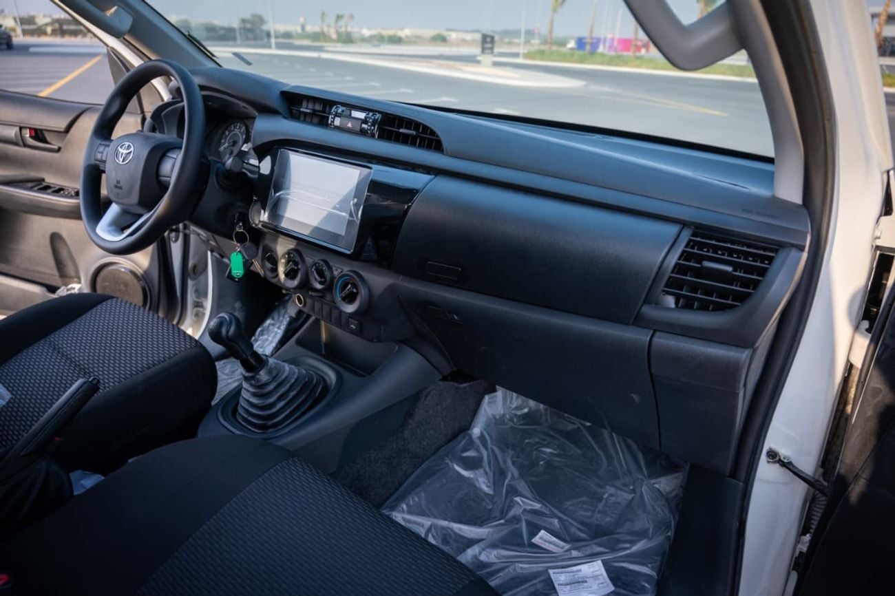 Toyota Hilux GL - Standard 2.7 4x4 Petrol Manual Transmission