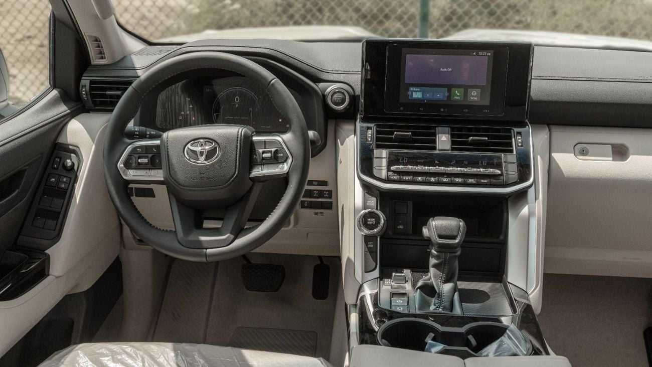 Toyota Land Cruiser GXR 2026 Toyota Land Cruiser GXR 3.3L AT Diesel (White-Beige)