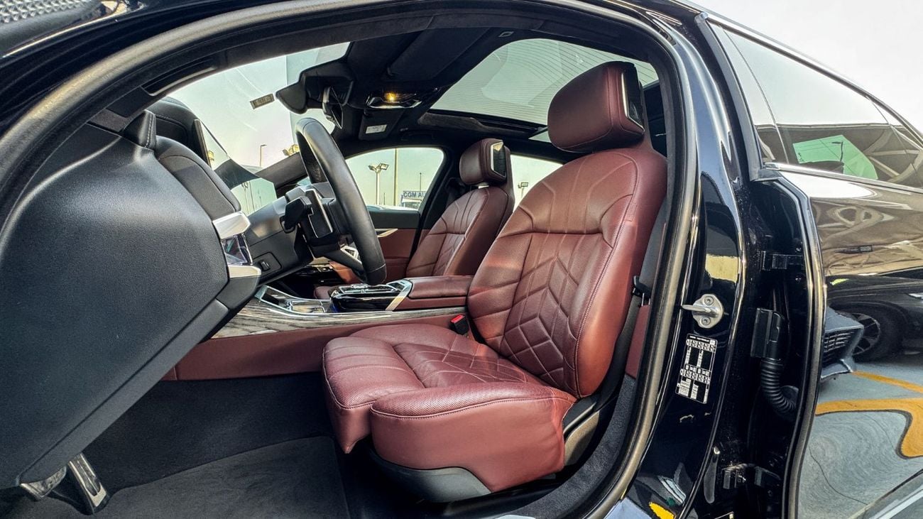 بي أم دبليو 740i إم سبورت 2023 GCC Agency Warranty Full Service History 3.0L Twin Turbo V6