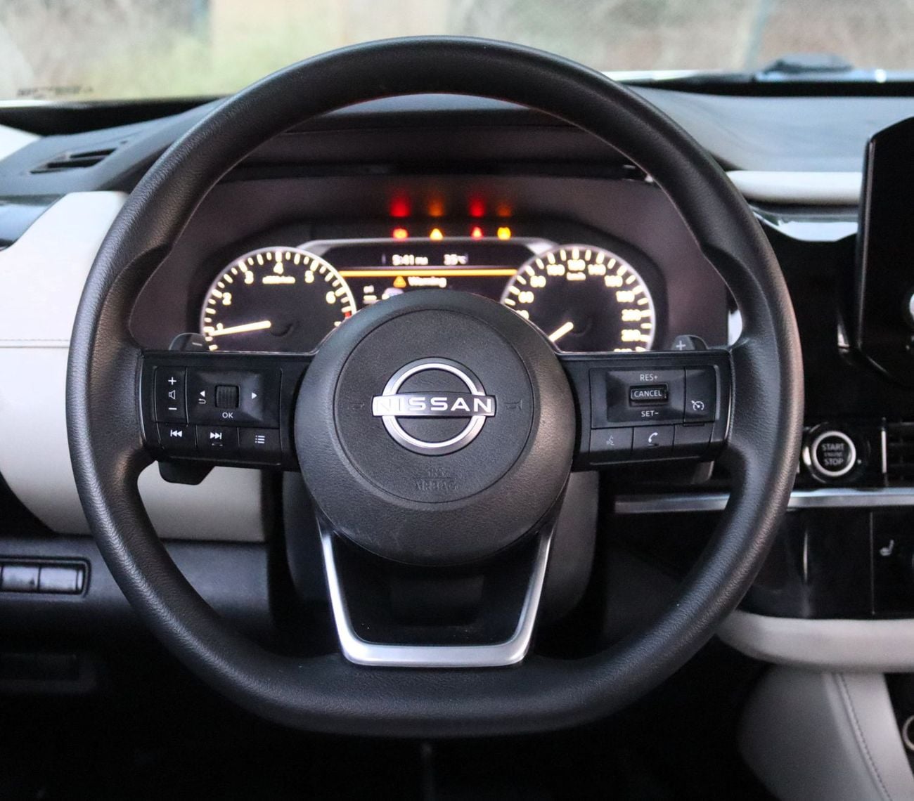 Nissan Pathfinder SV ACCIDENTS FREE - GCC - 3500 CC - 8 STR - 4WD - PERFECT CONDITION INSIDE OUT