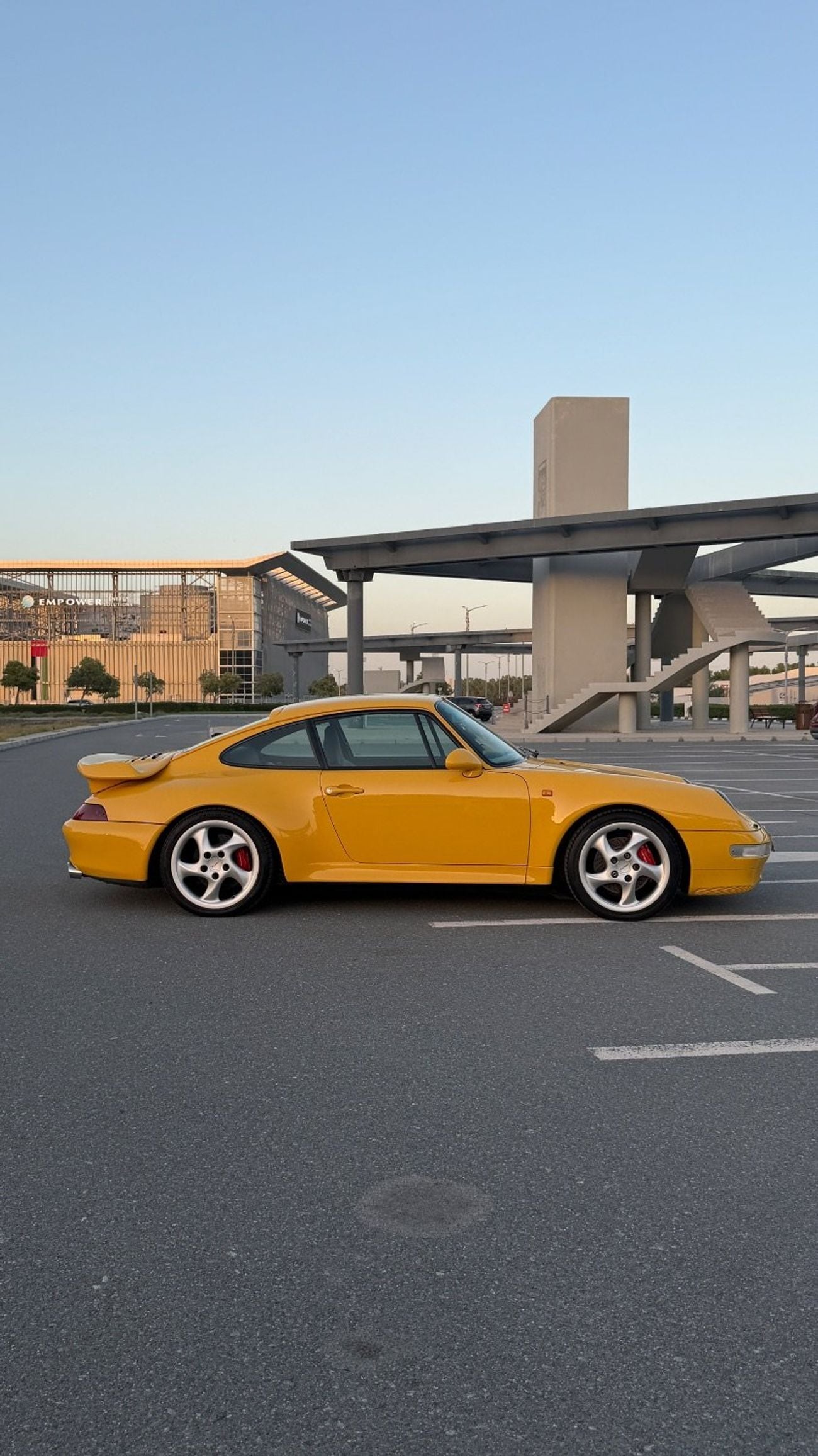 Porsche 911 CARRERA