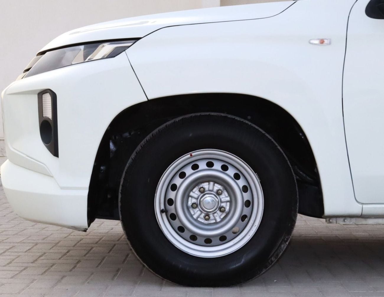 Mitsubishi L200 GL ACCIDENTS FREE - GCC - DOUBLE CABIN - 2WD - PERFECT CONDITION INSIDE OUT