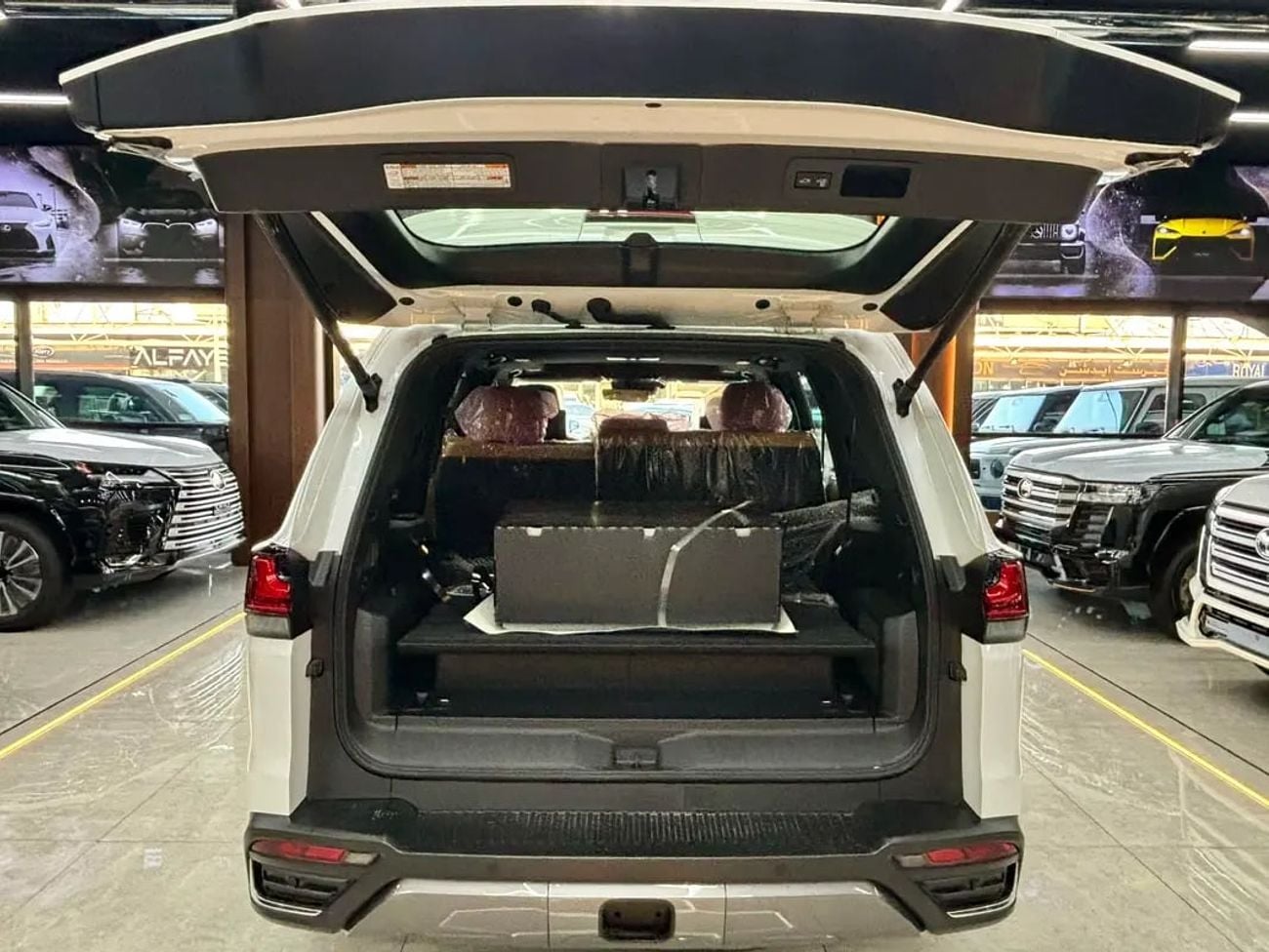 Lexus LX700h SIGNATURE / LX700 H SIGNATURE / WITHOUT PARK / GCC