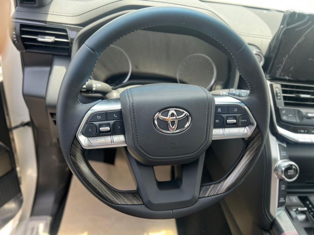 تويوتا لاند كروزر VXR