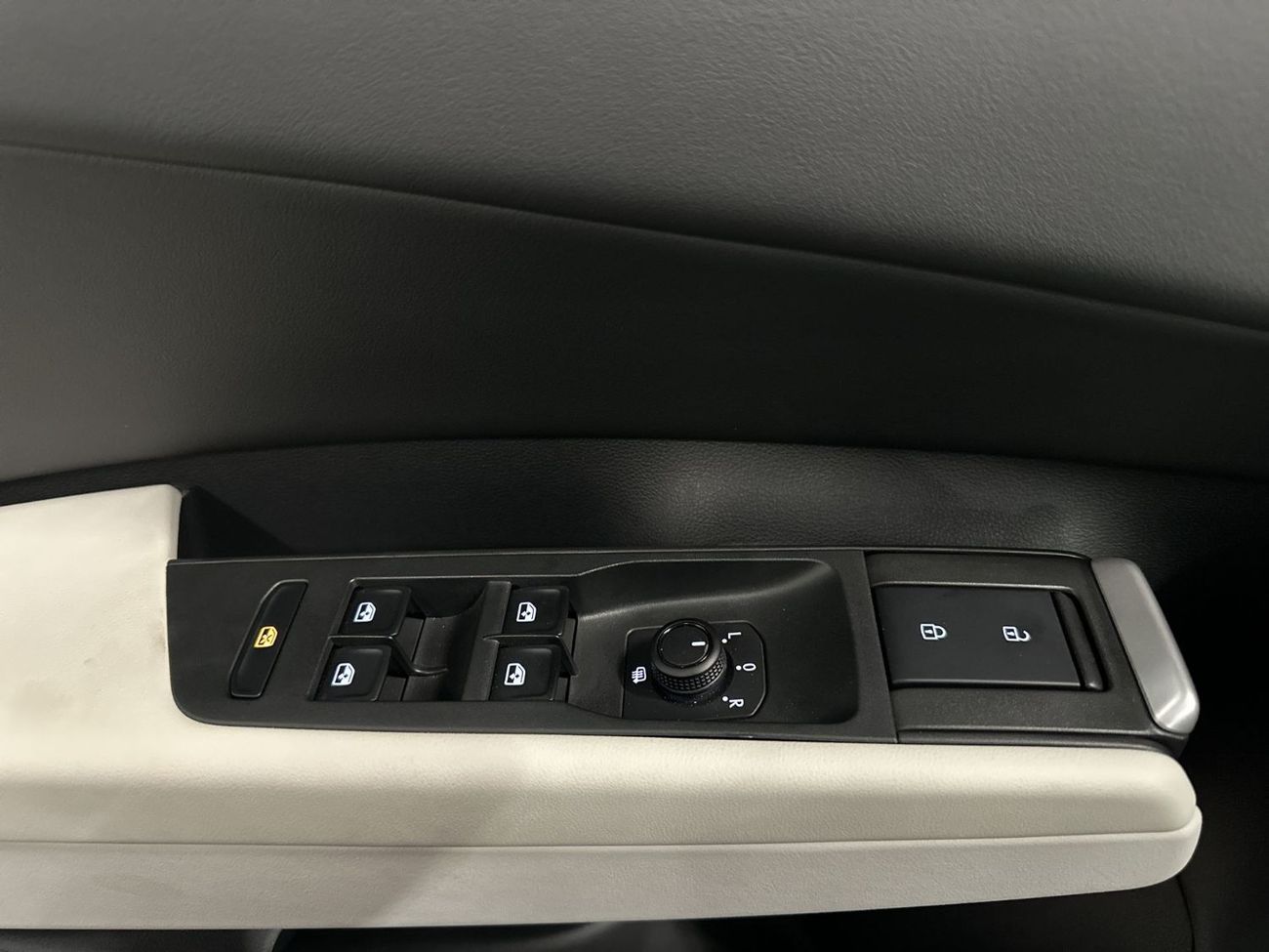 Volkswagen Jetta TRENDLINE Jetta Trendline 1.5L TSI | 7-Speed Automatic DSG | Panoramic Roof | Rear Camera | Wireless CarPlay