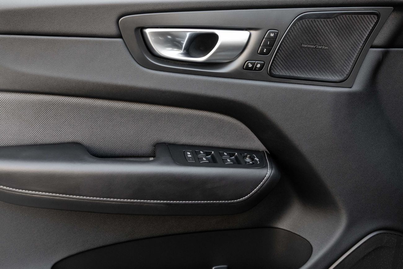 فولفو XC 60 B5 ULTIMATE DARK XC60 B5 Ultimate Dark | 2,350 P.M | 0% Downpayment | 2028 WARRANTY