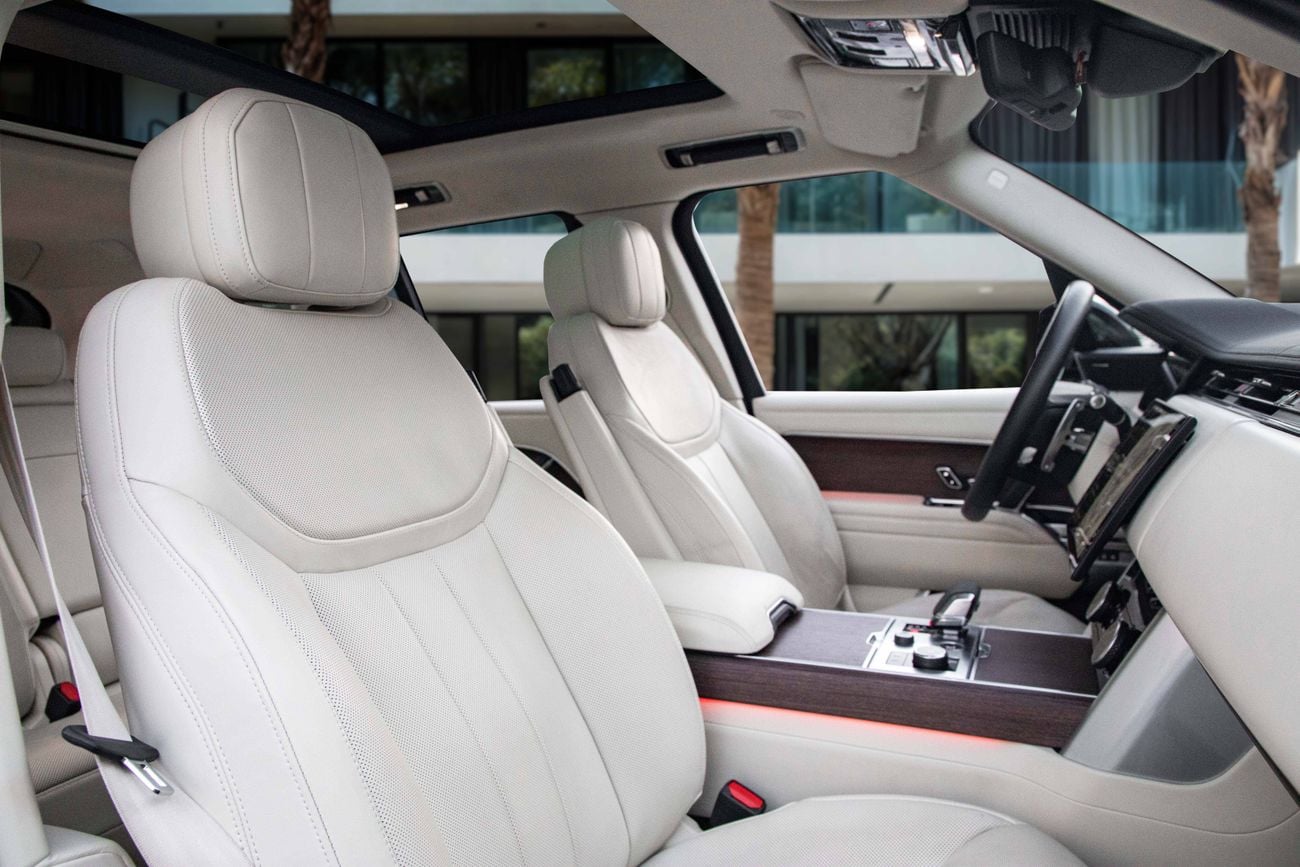 لاند روفر رينج روفر P400 SE Range Rover SE P400 | 8,617 P.M | 0% Downpayment | 2028 WARRANTY/SERVICE!