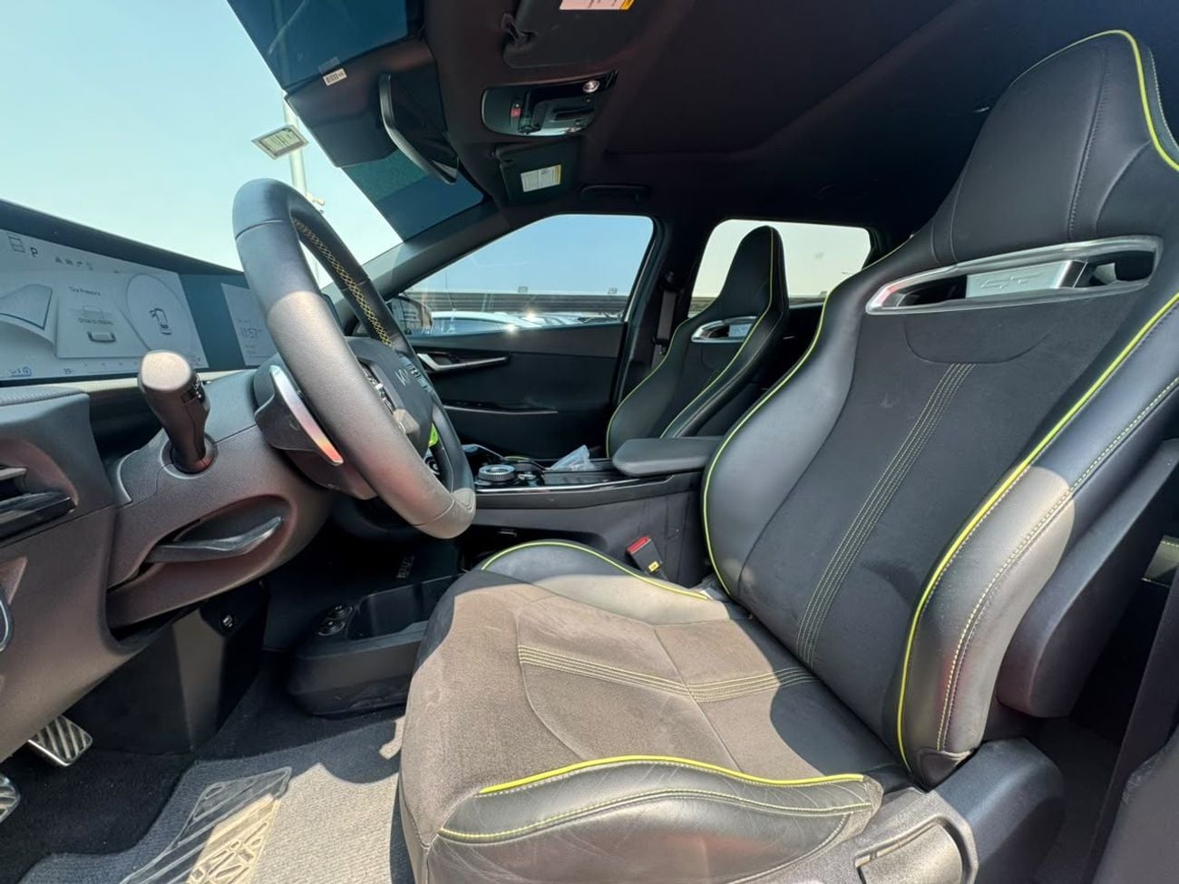 Kia EV6 FULL OPTION | CANADIAN SPECS | ELECTRIC PERFORMANCE Model: 2023 Trim: GT Powertrain: Dual Electr