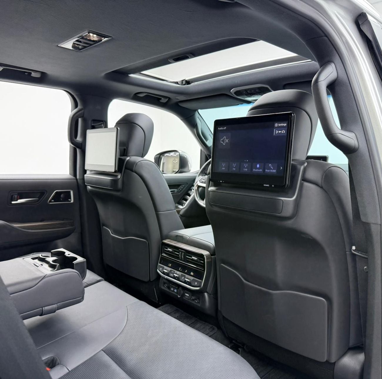 Toyota Land Cruiser VXR 2024 Toyota Land Cruiser VXR, 2027 Toyota Warranty, Full Toyota Service History, Fully Loaded, GCC