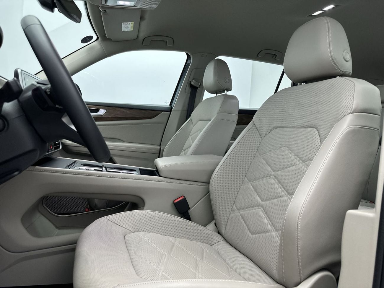 Volkswagen Teramont COMFORTLINE Teramont Trend 2.0 L with Alloy Wheels | GCC Specs | Keyless Start and Access | VW Certified