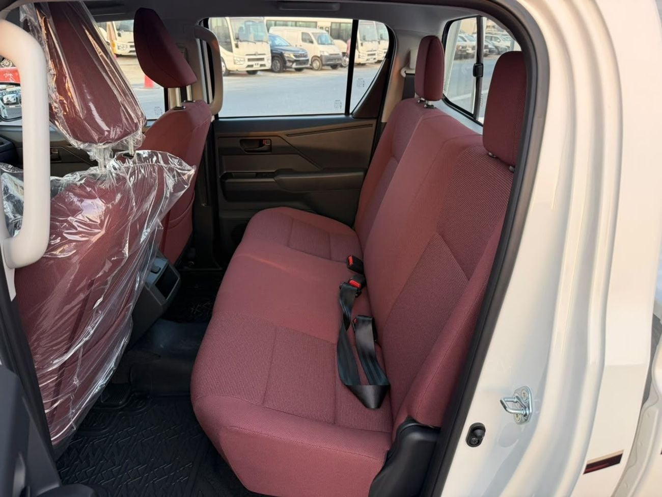 Toyota Hilux TOYOTA HILUX DOUBLE CABIN PICK-UP || 2.7L PETROL AT 4WD / WHITE 2027