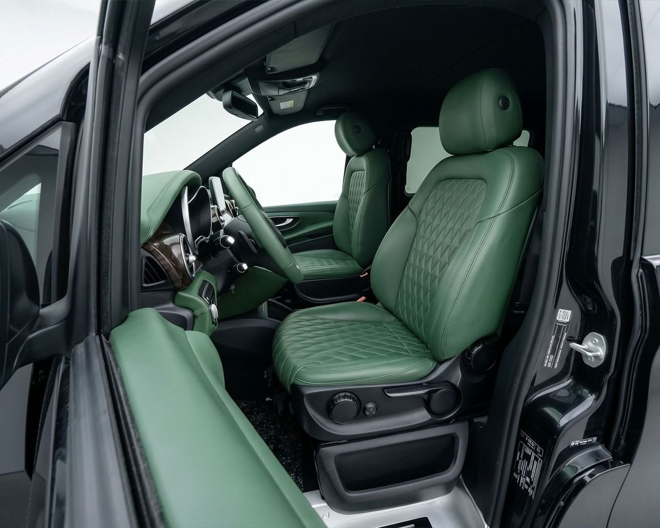 Mercedes Benz V 250 AVANTGARDE LWB 2018 l VIP SEATS | AED 3,562 / Monthly