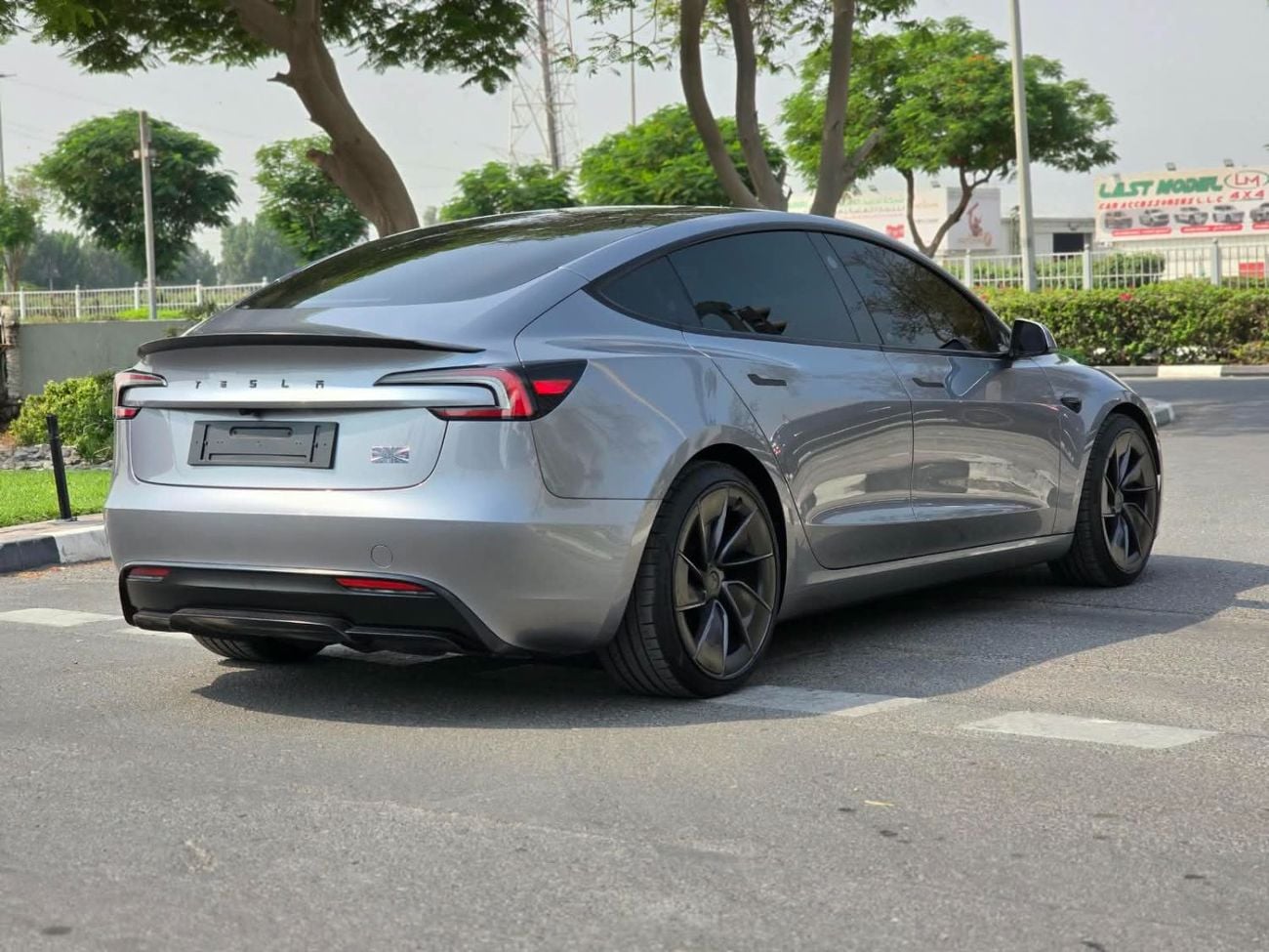 تسلا موديل 3 PERFORMANCE سيارة تسلا موديل 3 بيرفورمانس ذات الدفع الرباعي موديل 2025، خليجية، مع ضمان وكالة تسلا، بحالة ممتازة
