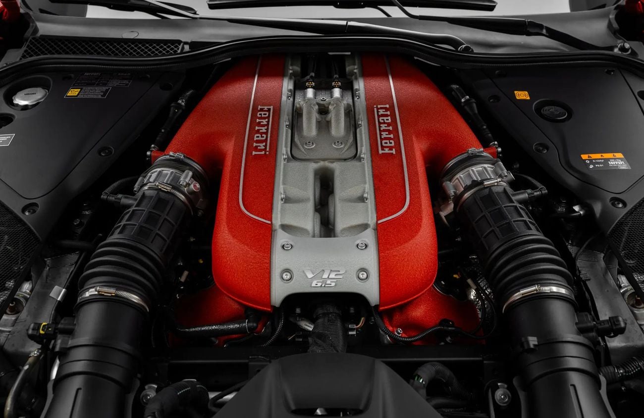 فيراري 812 GTS 6.5L V-12 Engine
