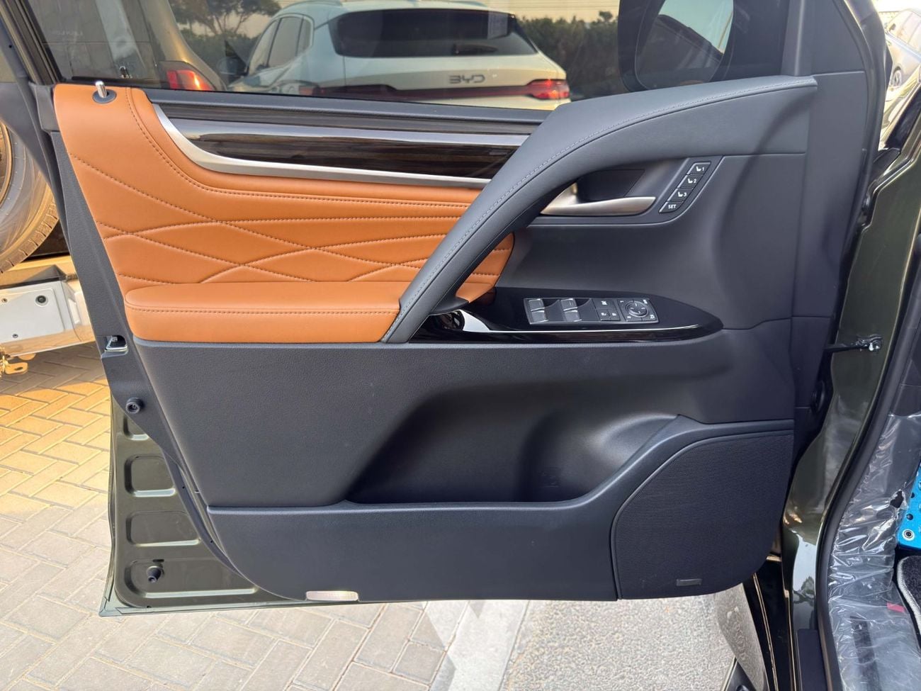 لكزس LX 570 إصدار سيجنتشر بلاك مواصفات مجلس التعاون الخليجي، نظيفة ومرتبة، قطعت مسافة أقل