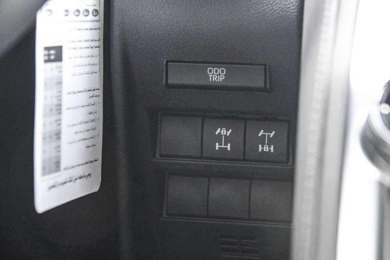 Toyota Land Cruiser VX 4.0L 2026 with memory seats
