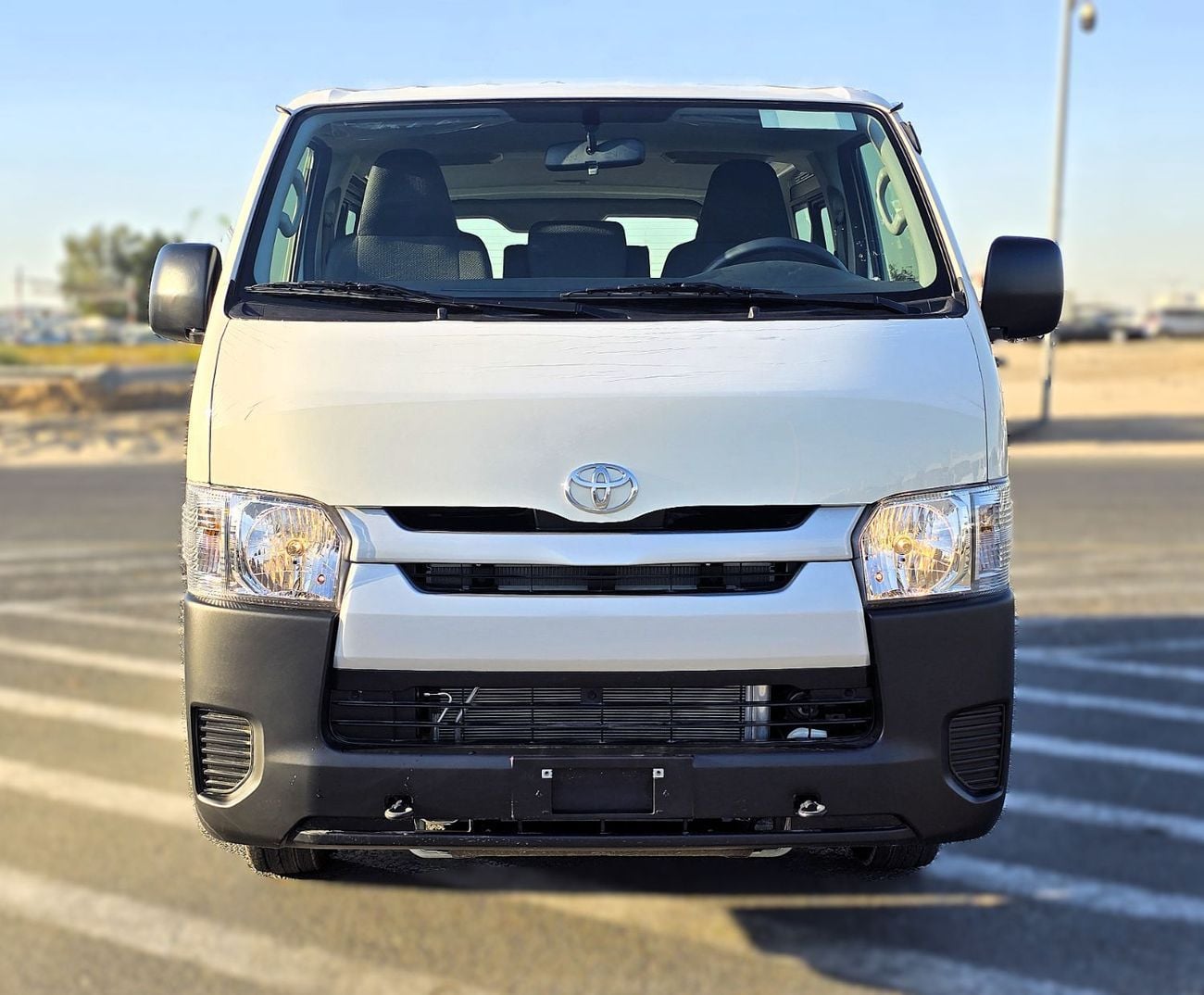 تويوتا هاياس GL Toyota Hiace Std Roof 15 Seater 2.7l Petrol M/T RWD White Color 2026 Model