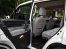 ميتسوبيشي باجيرو GLS L/L GOLD ميتسوبيشي باجيرو 2016 خليجي بحالة ممتازة Base 3.5L (7 Seater)