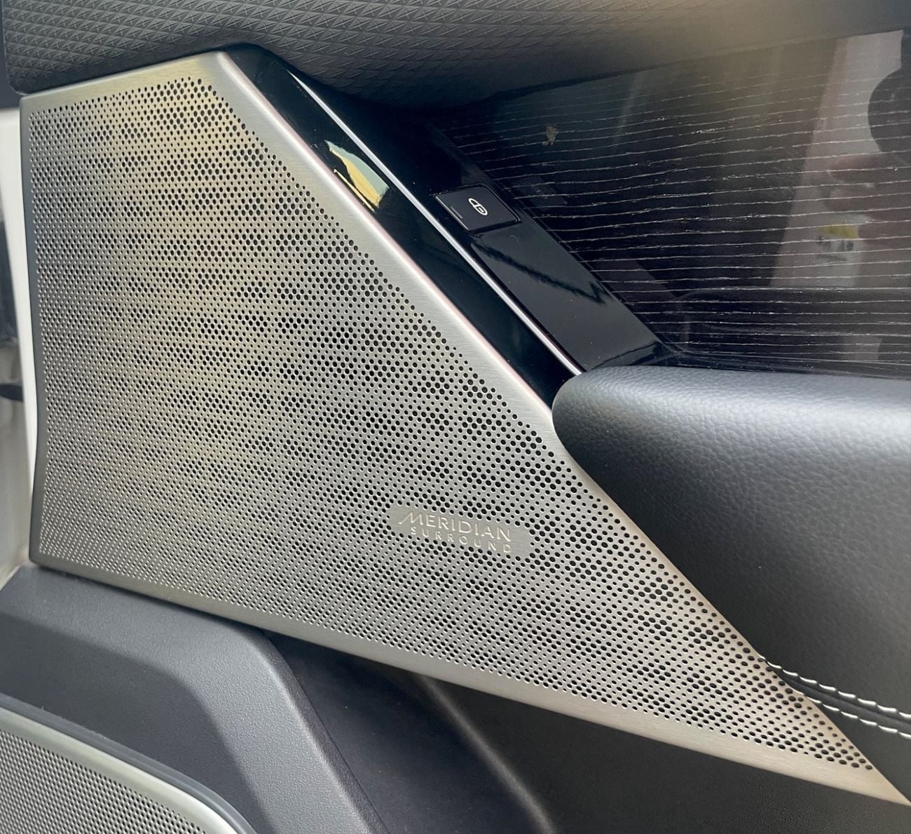 Land Rover Range Rover Velar R-DYNAMIC SE P250 4 cylinder