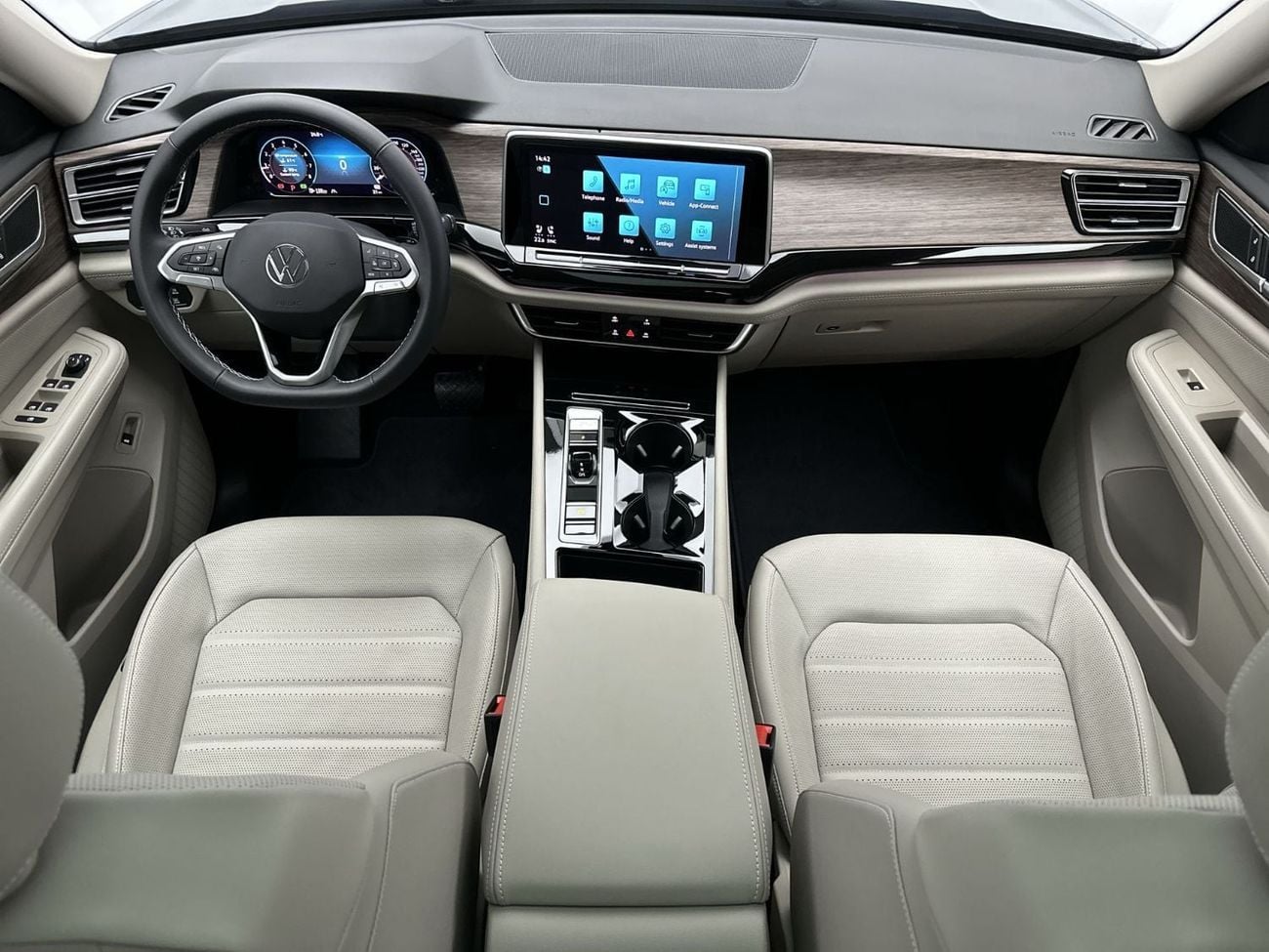 Volkswagen Teramont COMFORTLINE (Facelift 2) 2.0L | GCC Specs | 7-Seater Premium Family SUV | Spacious Interior | Modern Exterior