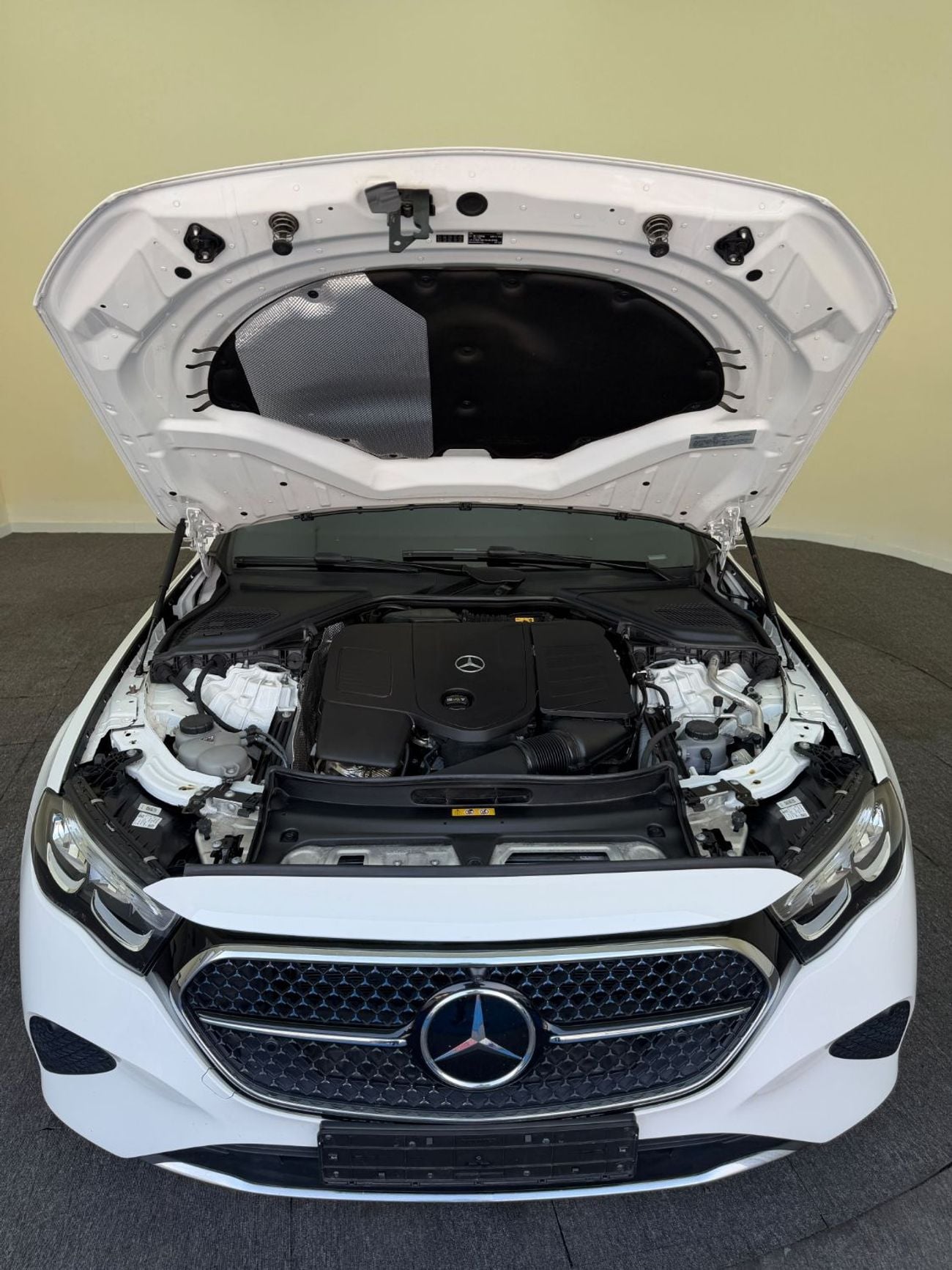 Mercedes Benz E200
