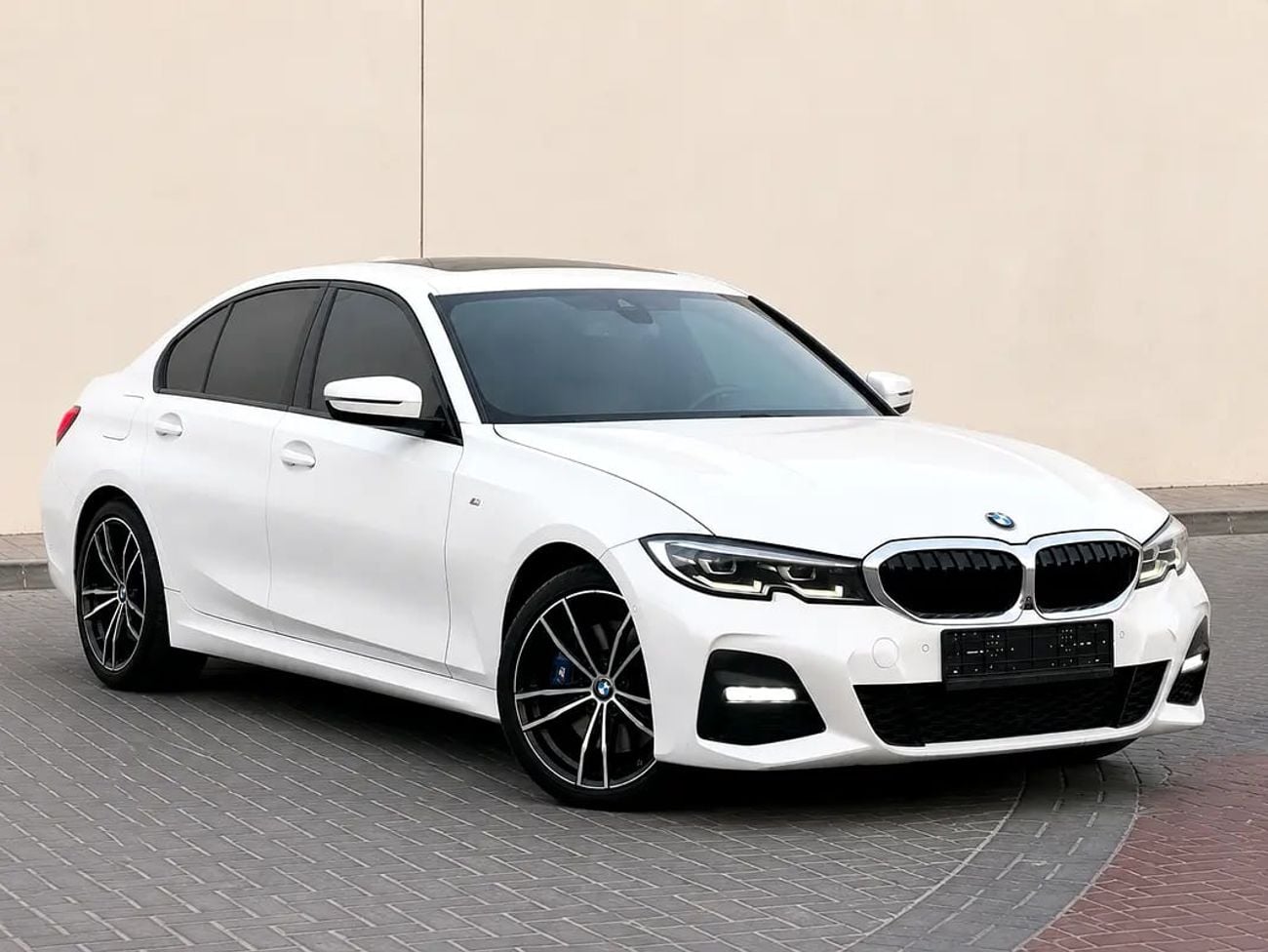 BMW 330i M SPORT 1,480 P.M | Stunning 330i M Sport | GCC Specs | Low Mileage | Pristine Condition origin
