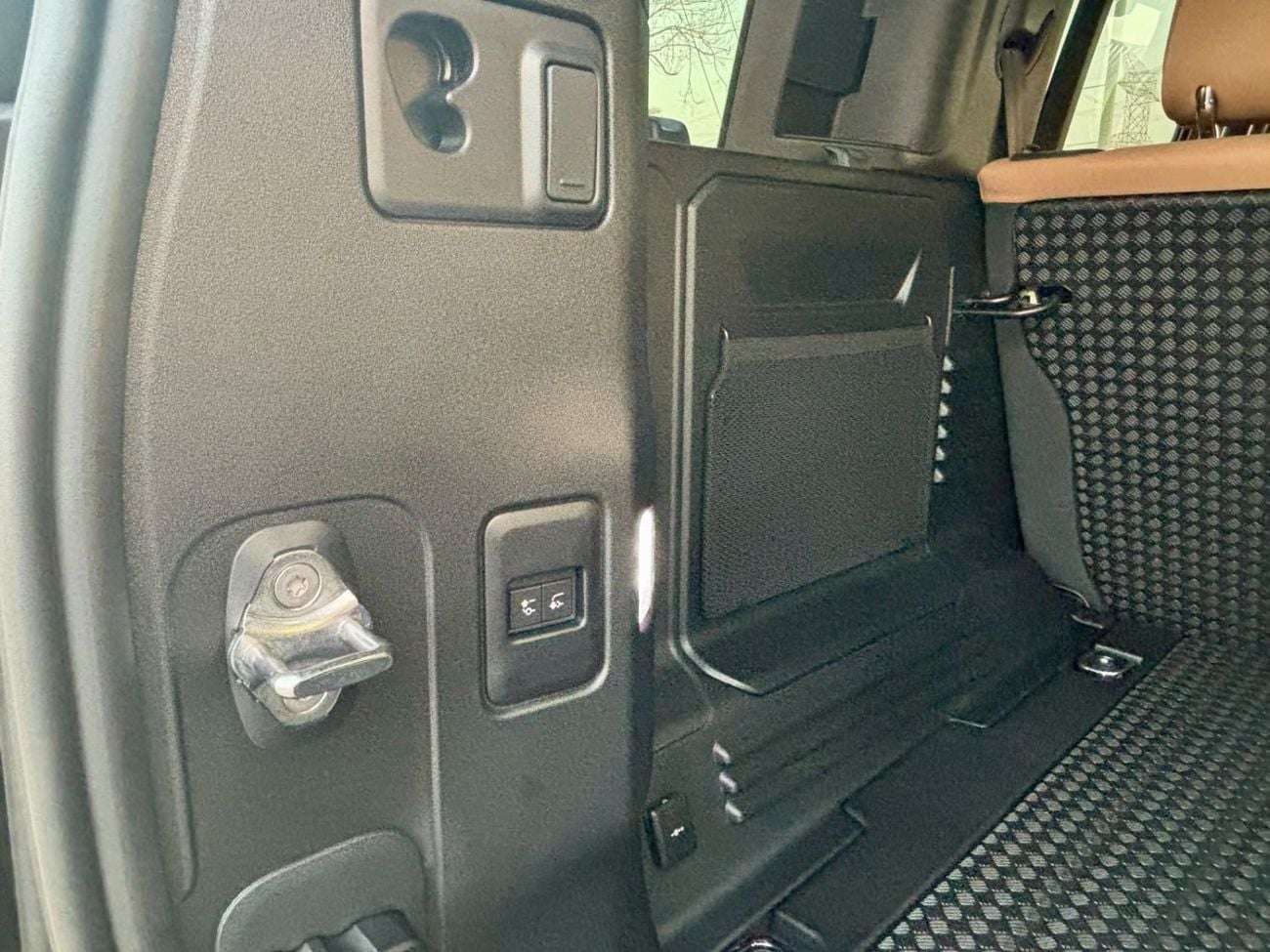 Land Rover Defender 110