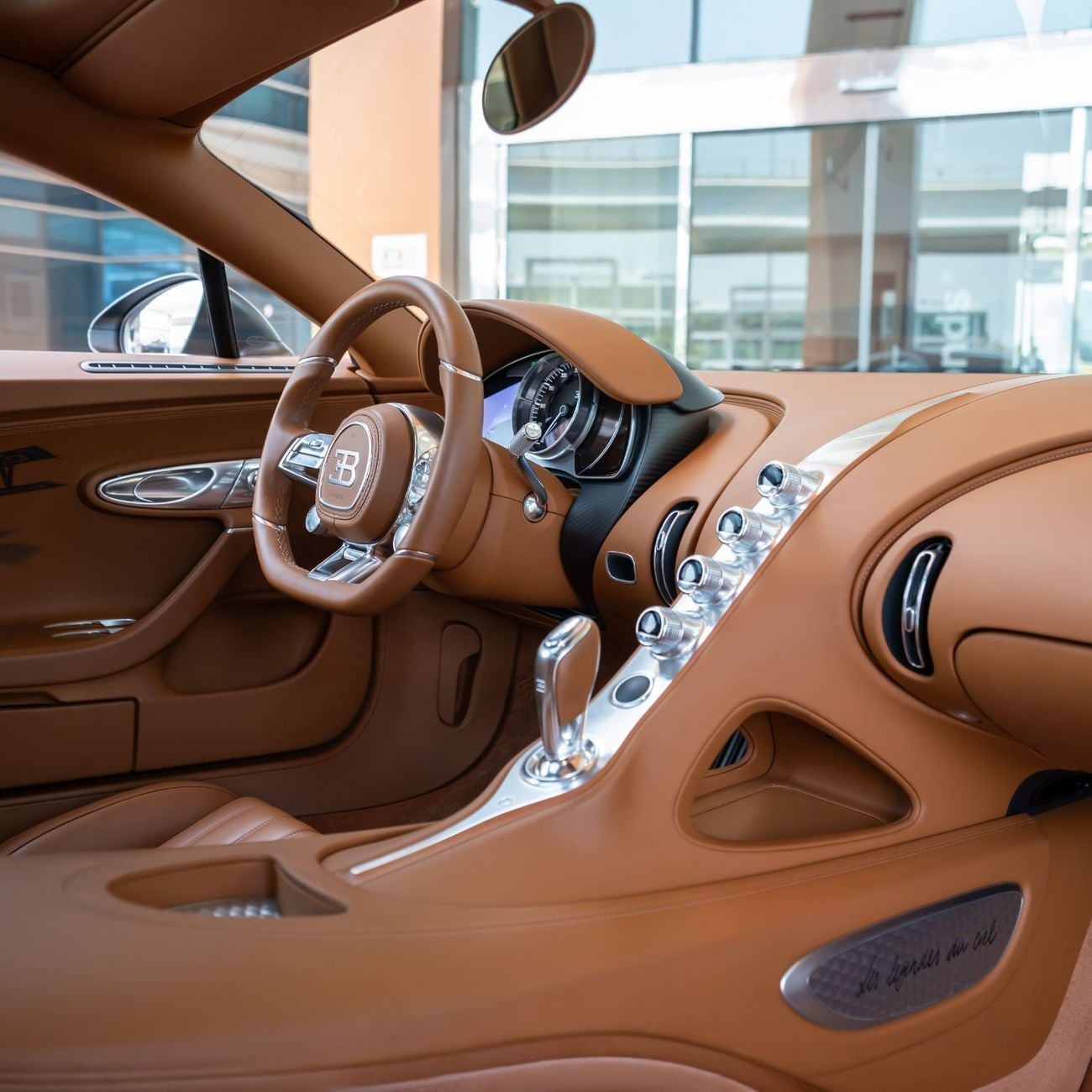 بوغاتي شيرون 2021 BUGATTI CHRION (1 OF 20) DONE 6000KM (4 YEARS WARRANTY+ SERVICE)