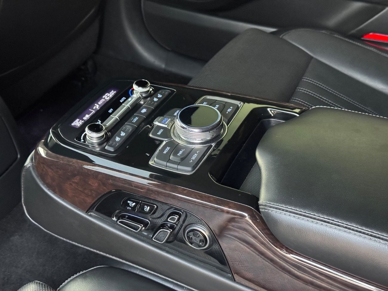 Genesis G90 ROYAL G90 ROYAL /LOW MILEAGE / 360 CAMERA/ REAR SCREENS/ FULL OPTIONS /