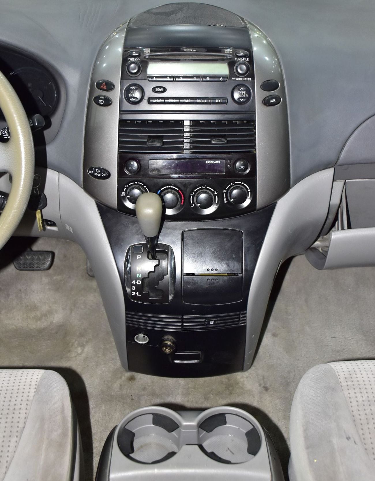 Toyota Sienna LE EXCELLENT DEAL for our Toyota Sienna LE ( 2008 Model ) in Silver Color American Specs