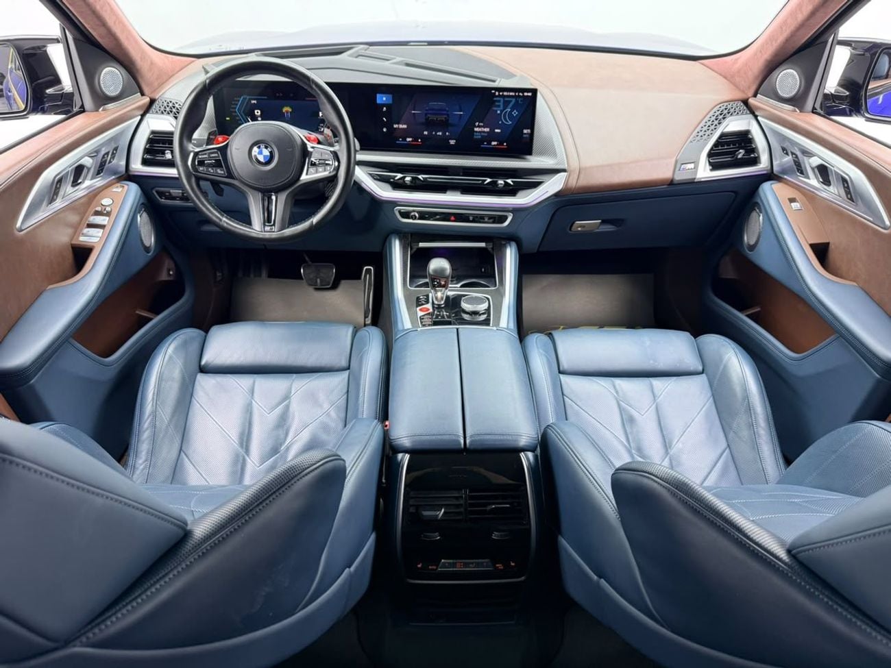 بي أم دبليو XM M SPORT بي إم دبليو XM موديل 2023، ضمان بي إم دبليو + باقة خدمة 2027، سجل صيانة كامل من بي إم دبليو، كاملة ا