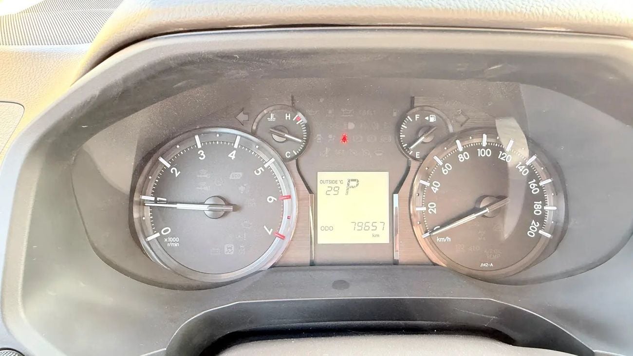 Toyota Prado EXR Toyata EXR Gcc specs -Low killmiter excellent condition