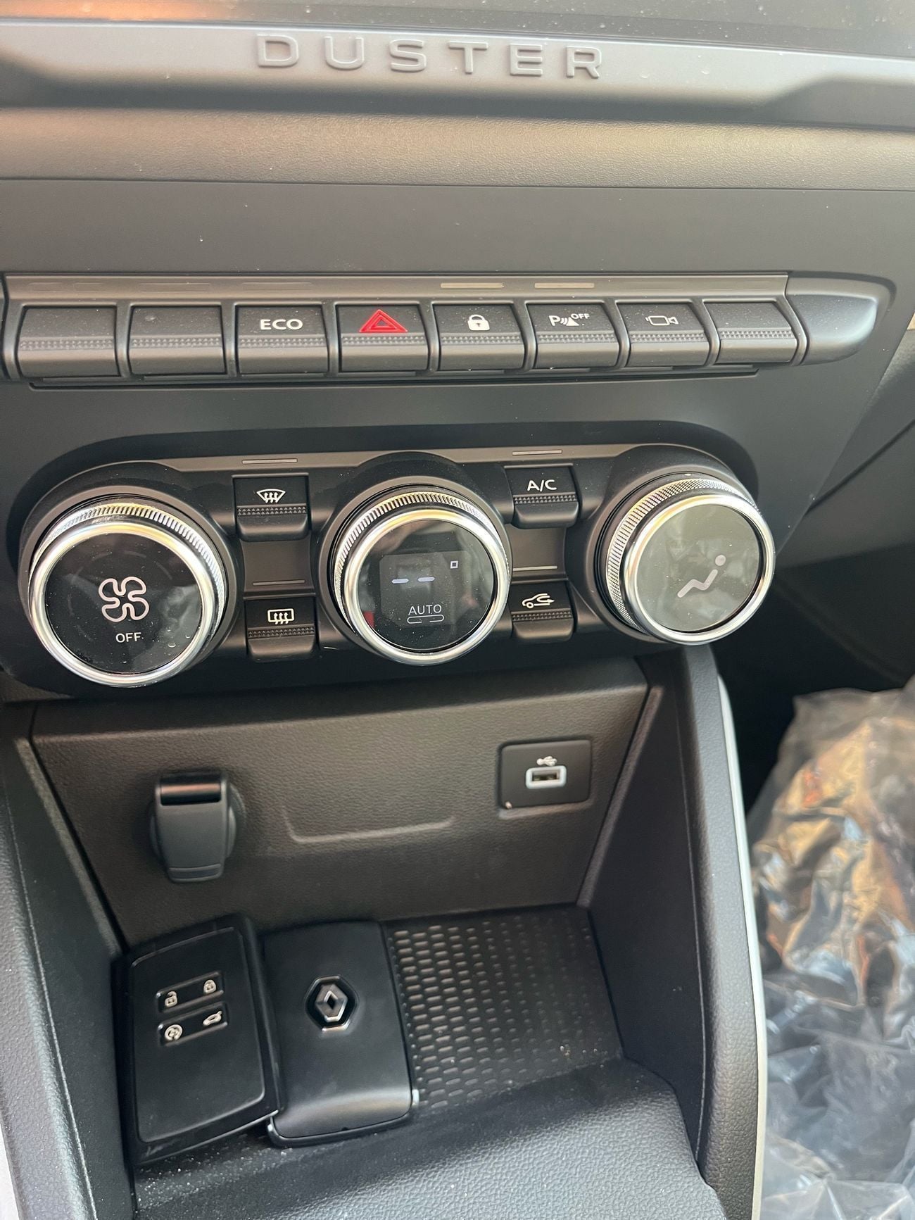 Renault Duster LE 1.6L Renault Duster 1.6L Full Option!!! FOR EXPORT ONLY