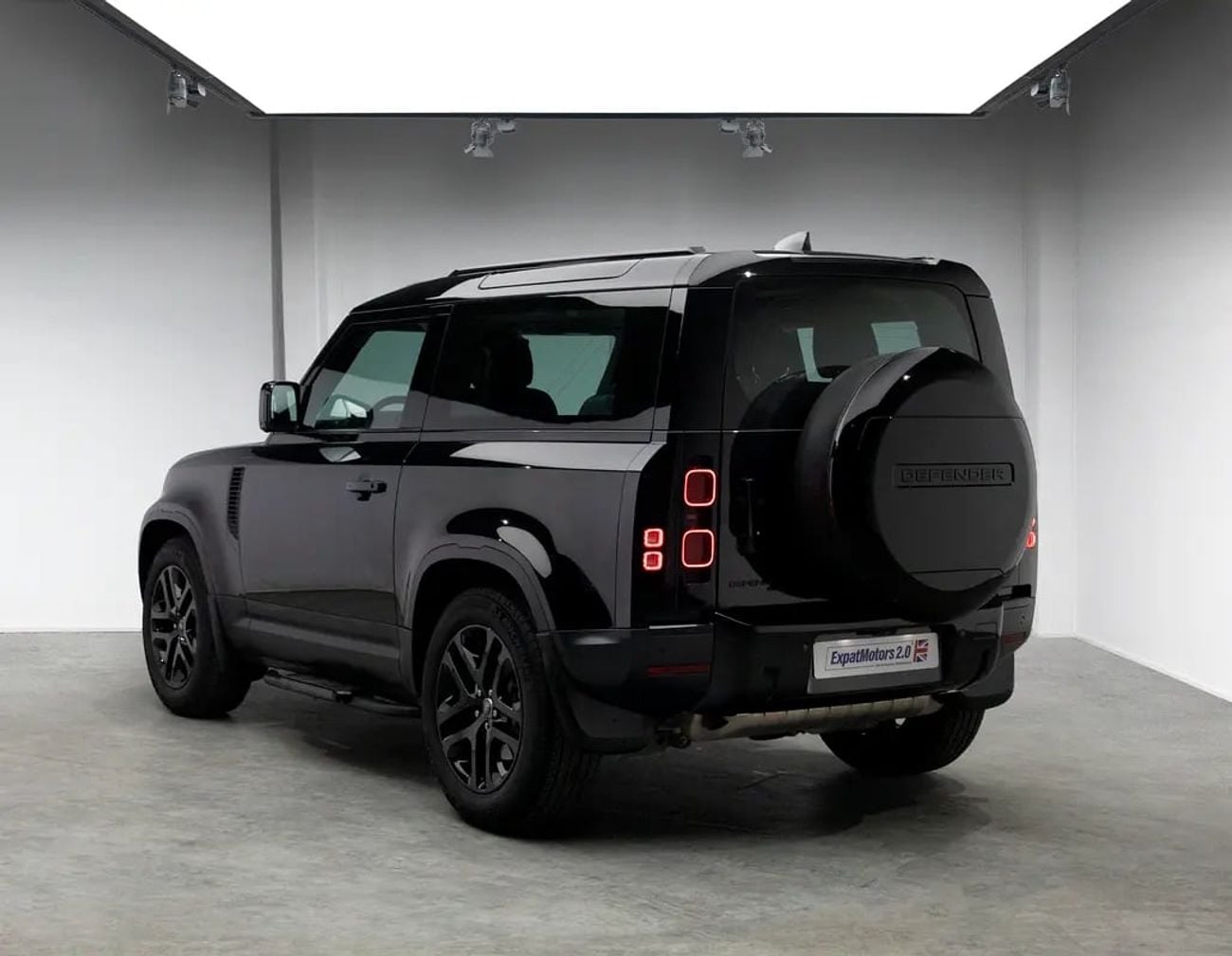 لاند روفر ديفندر Warranty until • FDSH • GCC Spec