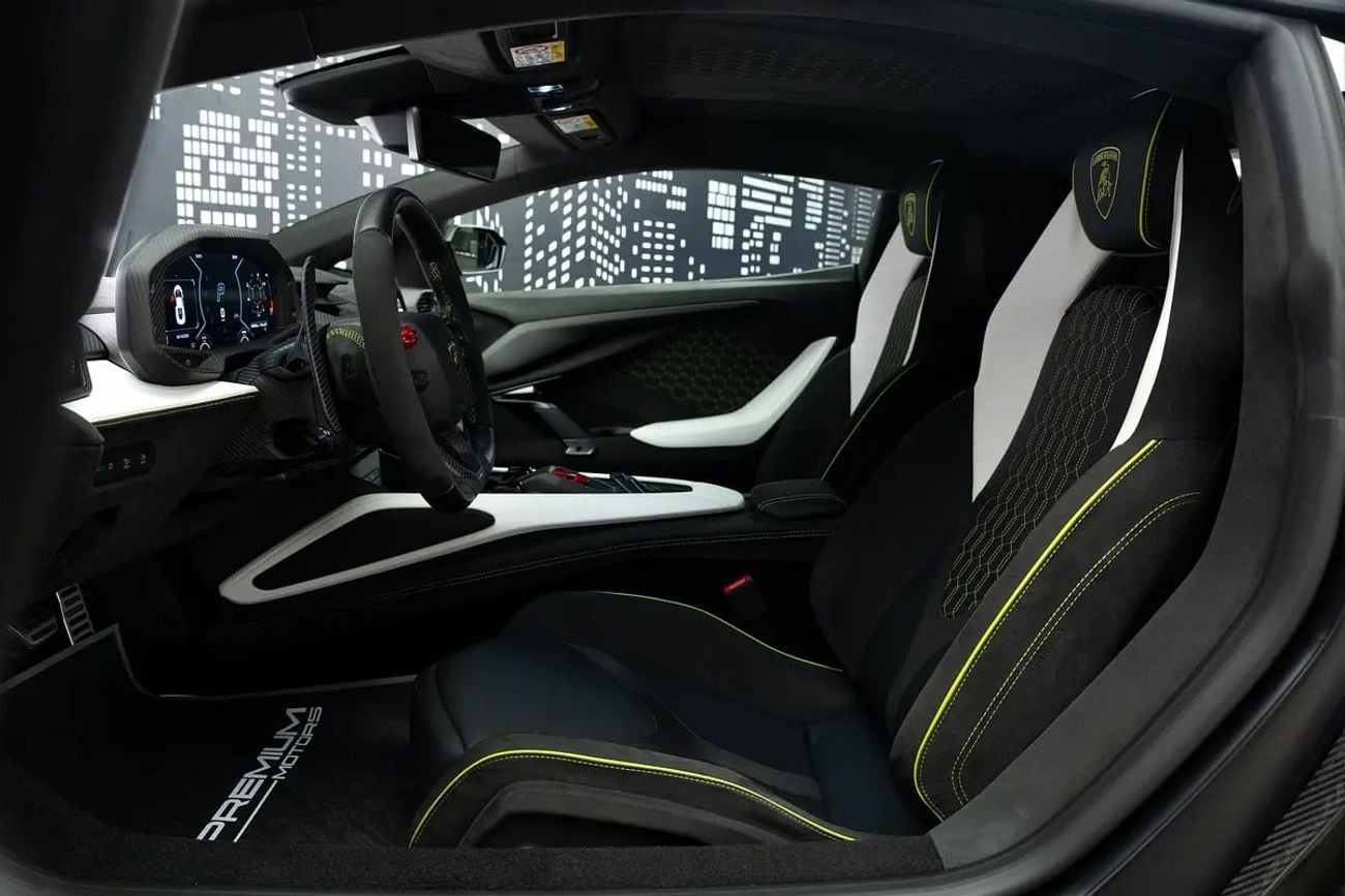 Lamborghini Revuelto