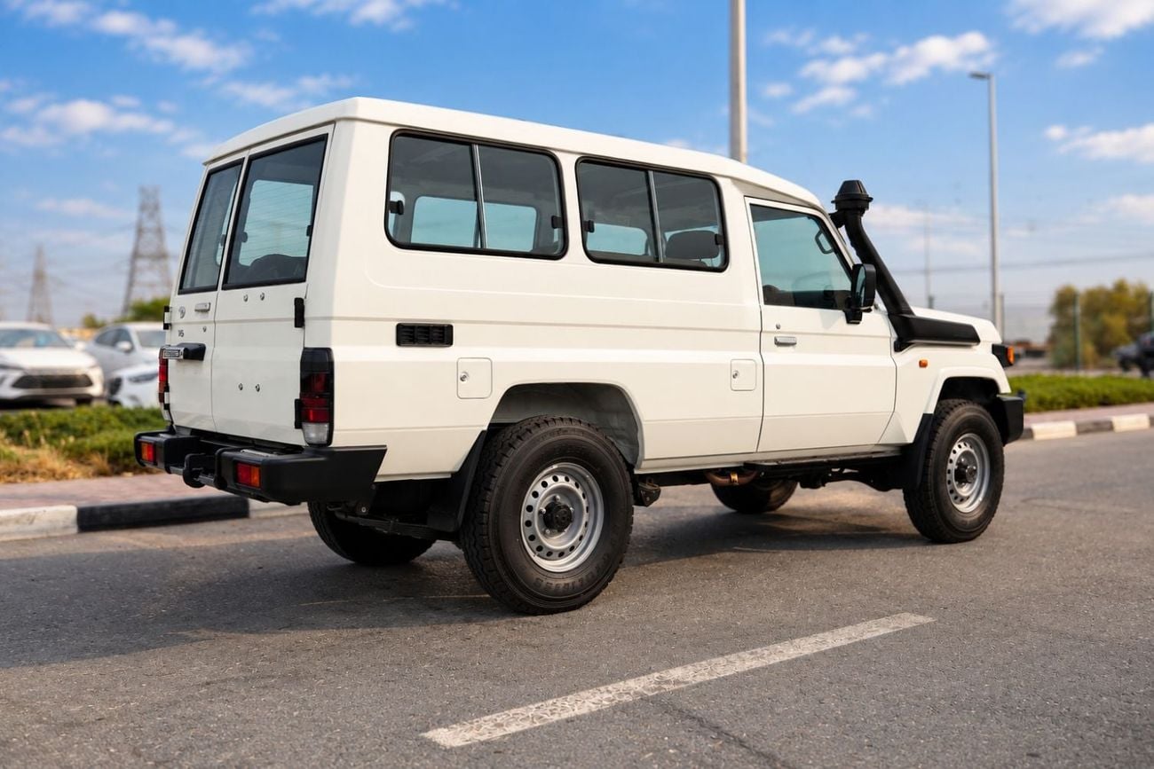 Toyota Land Cruiser 70 LC 78 HARDTOP 4.0L MT 2026 Toyota Land Cruiser 70 Series (GRJ78) 4.0L V6 4WD