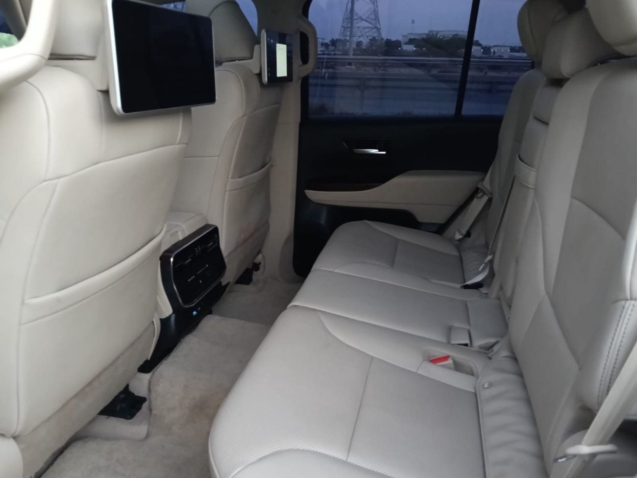 Toyota Land Cruiser VXR Twin Turbo 3.3L Diesel model 2022 Very neat and clean Title