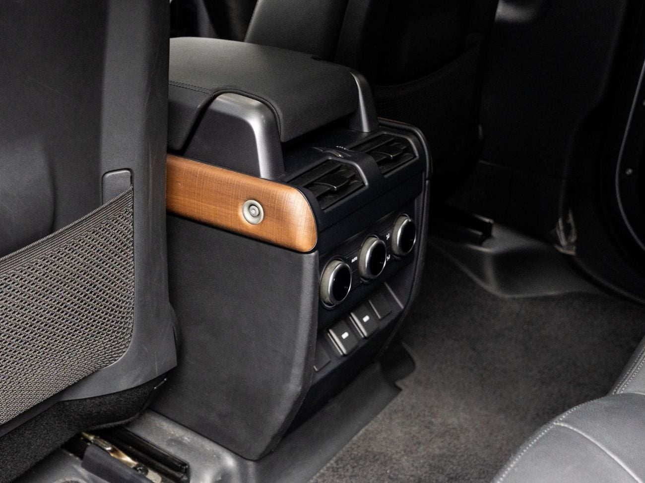 Land Rover Defender 110 SE P400 BUY NOW, PAY 2027 | THE BLACKLINE STANDARD | 2028 Al Tayer Warranty + S
