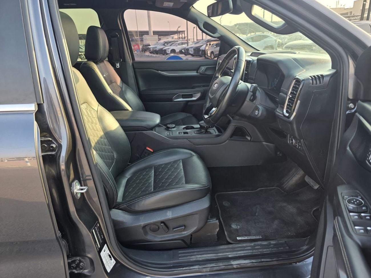 Ford Everest diesel 3.0L Platinum liter RHD ,7 seater only for export available
