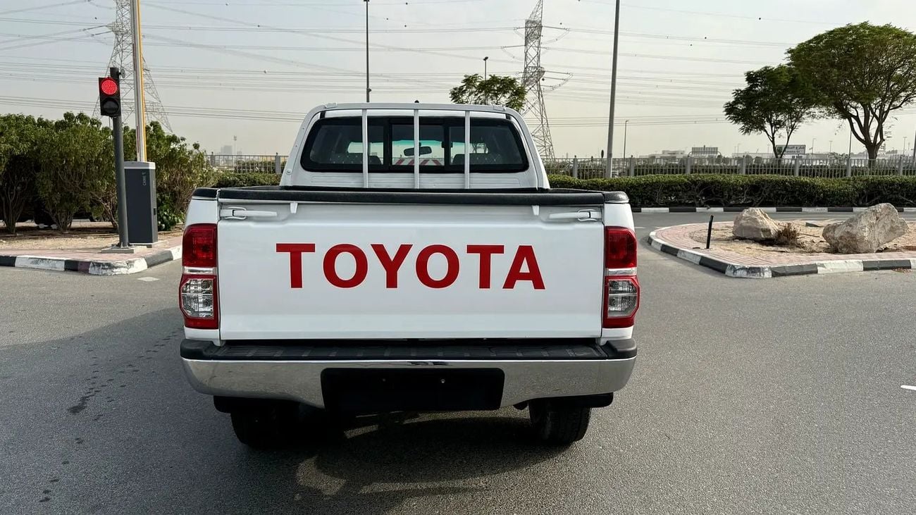 Toyota Hilux DLS 2.7L 4x4 Double Cab DLS | GCC Specs