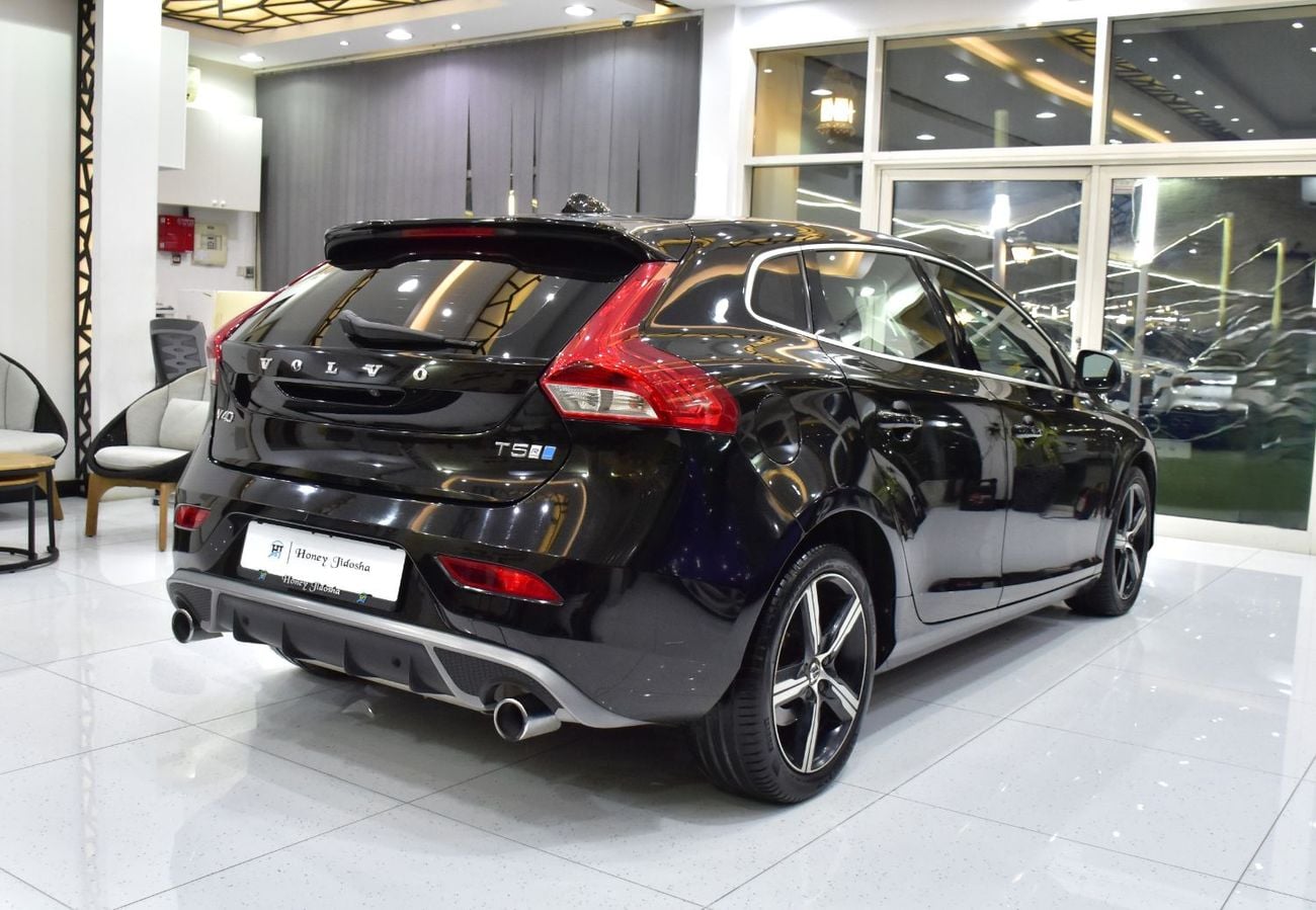 فولفو V40 R DESIGN EXCELLENT DEAL for our Volvo V40 T5 R-Design ( 2018 Model ) in Black Color GCC Specs