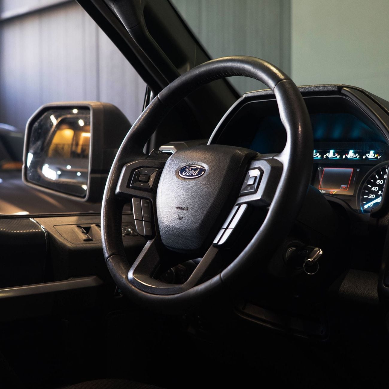 Ford F-150 XLT AED 1,724 P.M • 0% Downpayment • Ford F-150 V8 • 1 Year Warranty