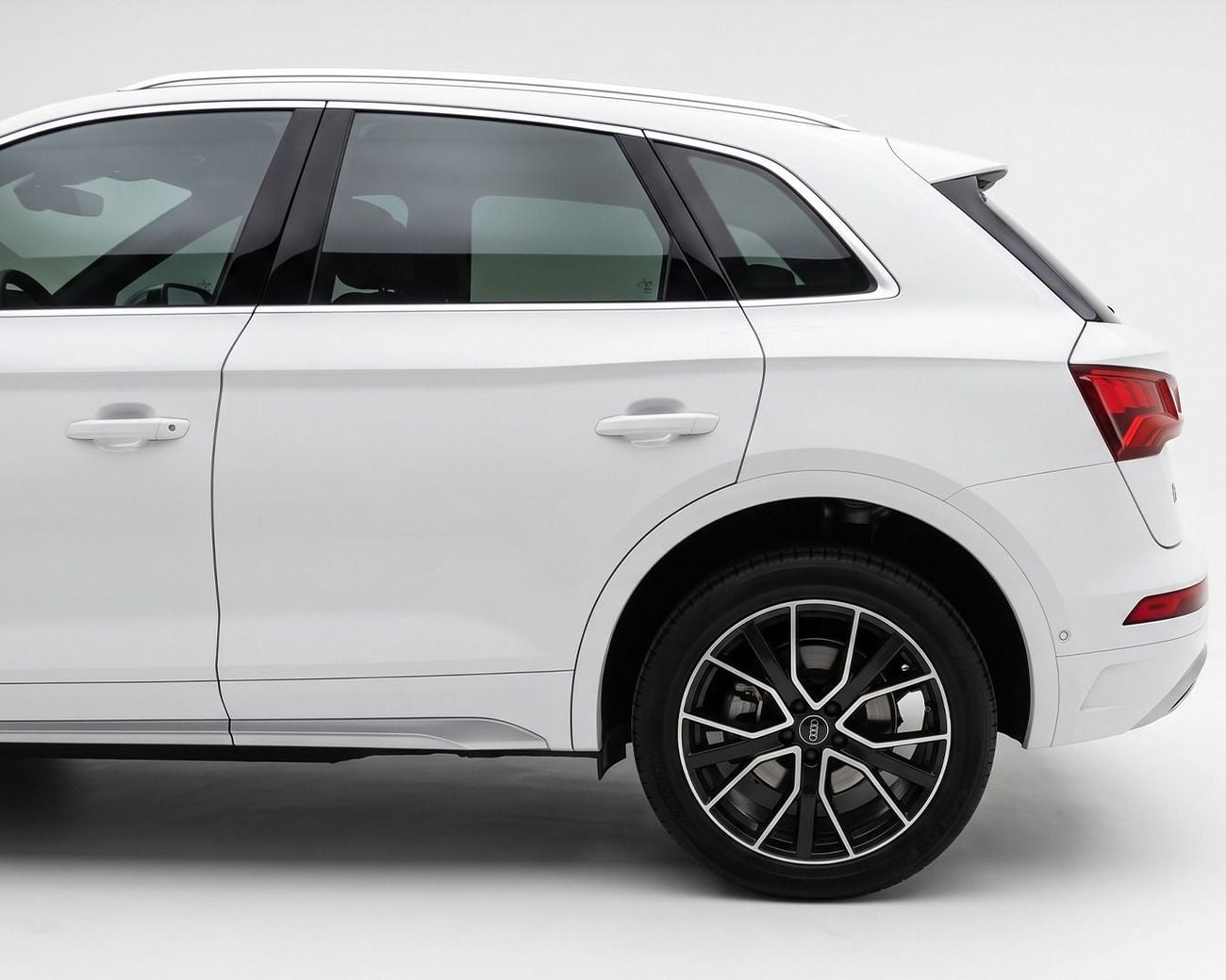 Audi Q5 45 TFSI S-LINE l Full Option | Original Paint | AED 3,085 / Monthly