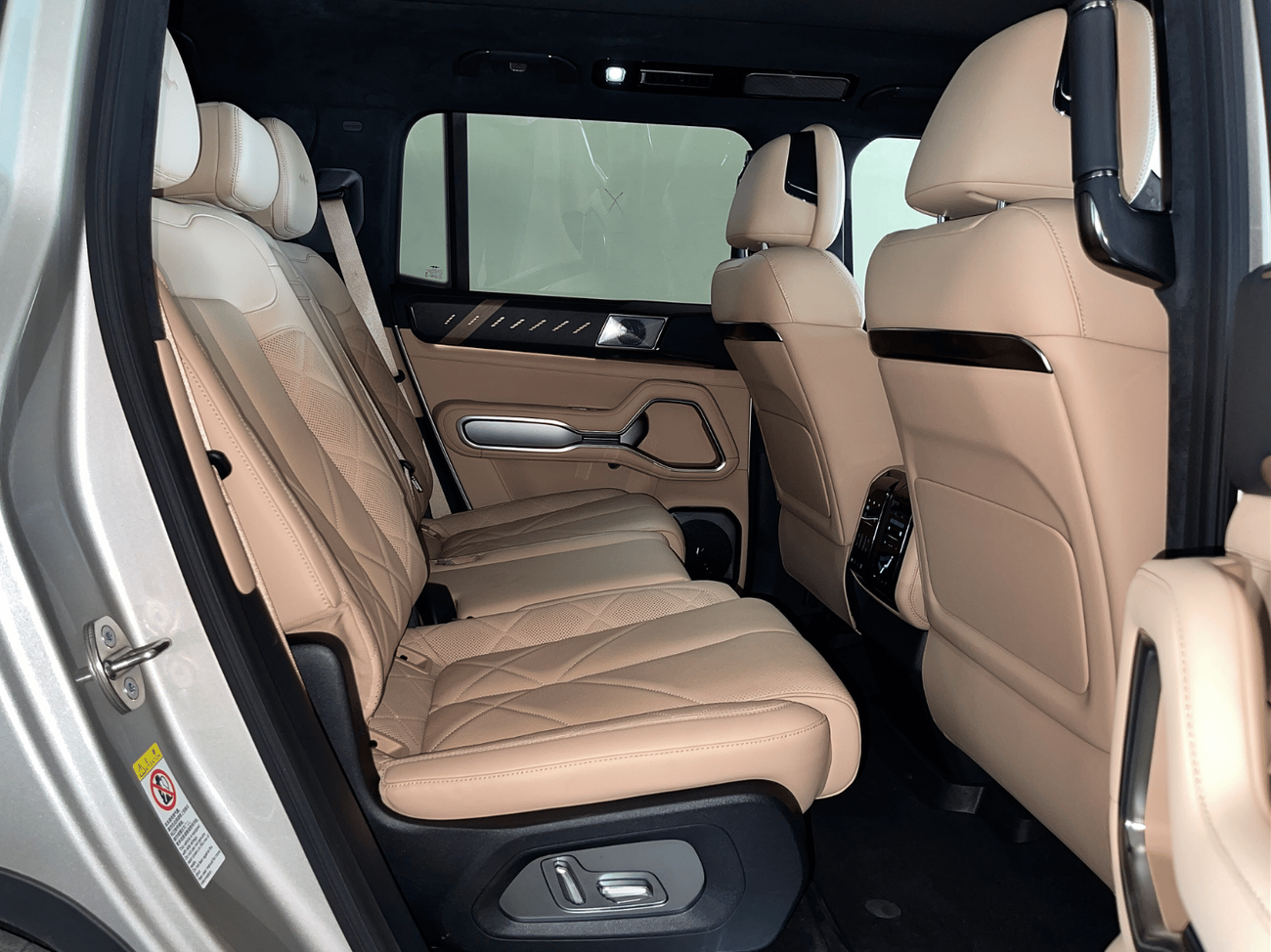 BYD Leopard 8 FLAGSHIP | 17,000km | 7 seater