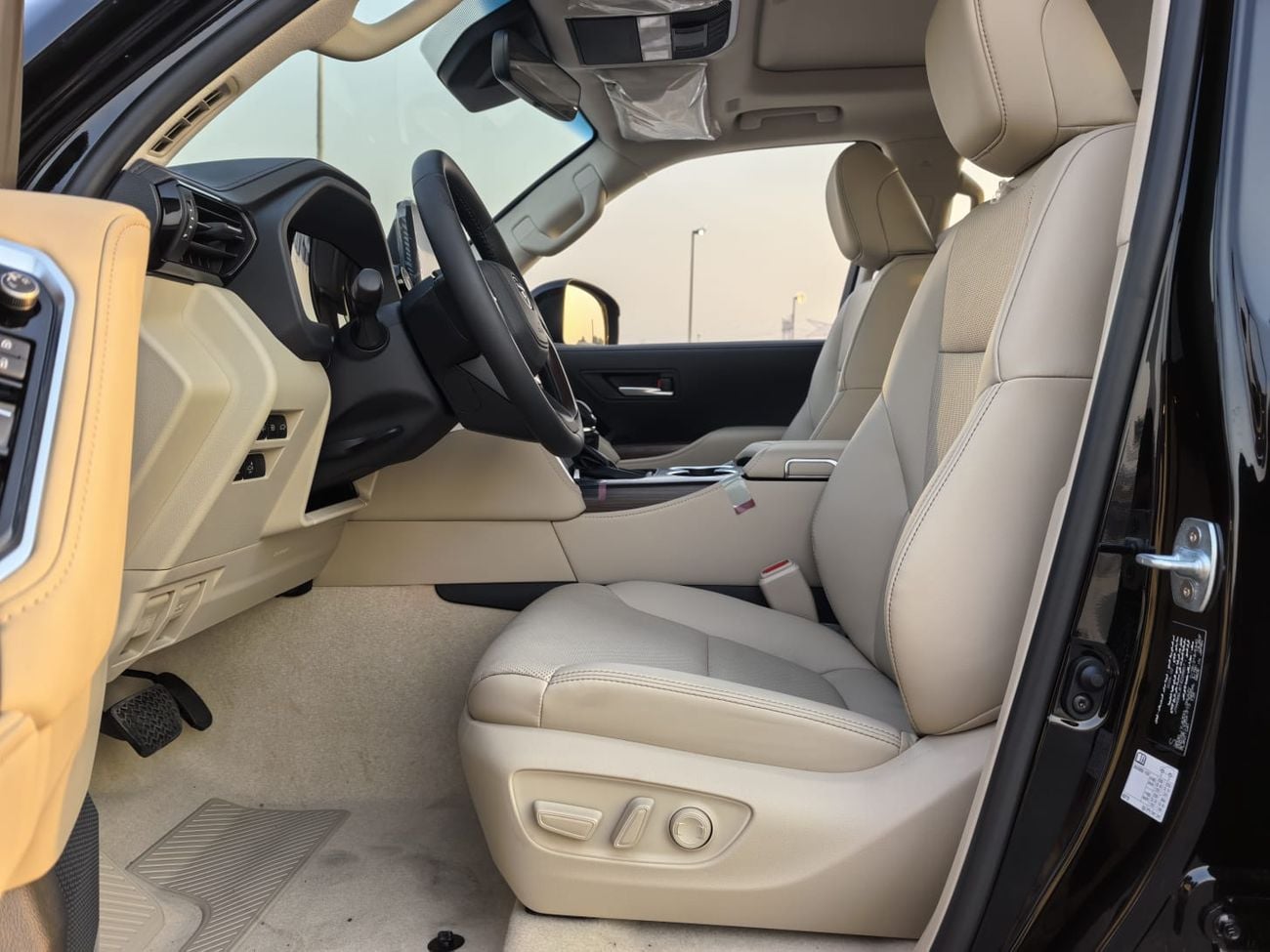 Toyota Land Cruiser GXR LC300 GXR TWIN TURBO | 3.5L V6 PETROL | POWER WITH LEATHER SEATS | JBL SPEAKERS | RADAR | HEADRESR