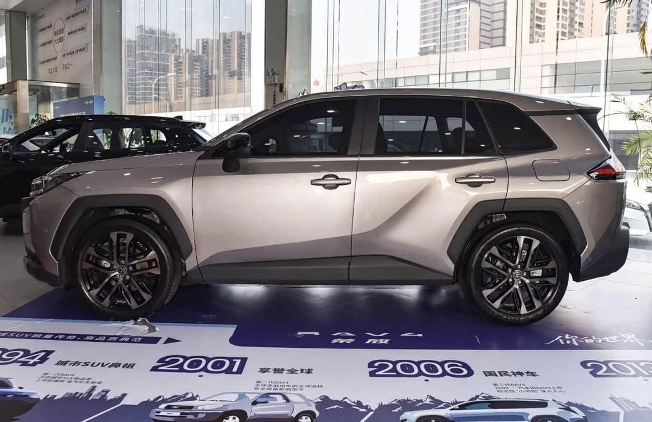 تويوتا راف ٤ ADVENTURE تويوتا RAV4 2.5 لتر هايبرد دفع رباعي - النسخة الرائدة