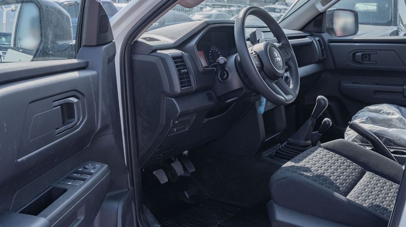 Mitsubishi L200 GL 2026 Mitsubishi L200 GL 2.4L 4WD DC MT Petrol (White)