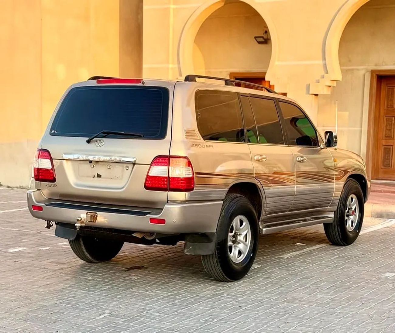 Toyota Land Cruiser لاند كروزر موديل GXR بحالة ممتازة GXR GCC Specs