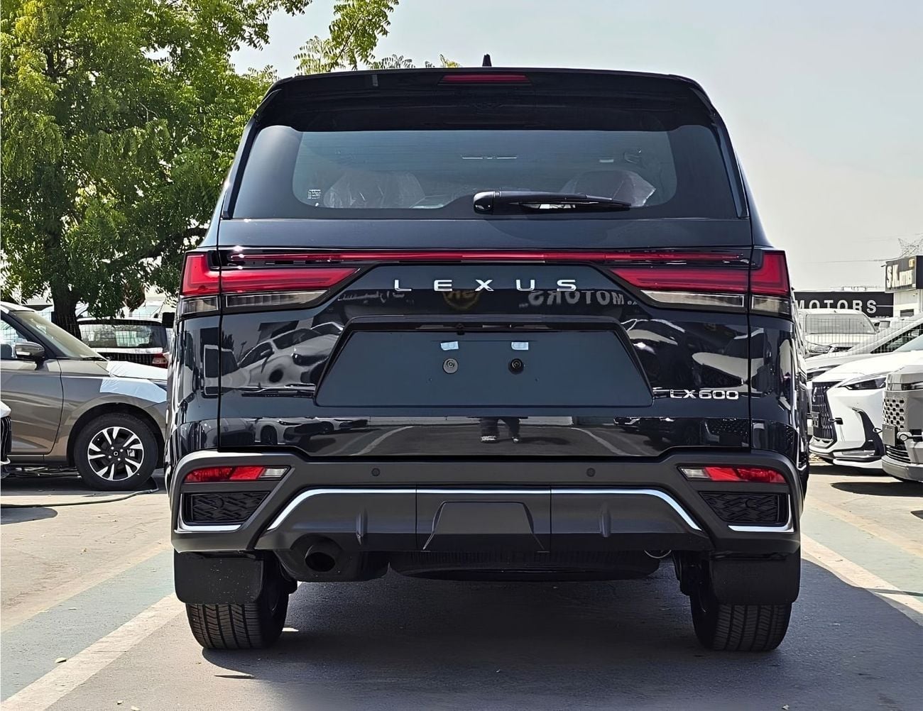 لكزس LX 600 F SPORT لكزس LX600 F.SPORT مارك ليفينسون || محرك بنزين V6 سعة 3.5 لتر، دفع رباعي، 22 عجلة قيادة، رادار، شاشة